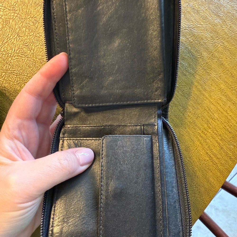 Elegant Black Stingray Leather Wallet—Vintage Shagreen! - Picture 4 of 9